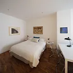 Lägenhet Modern Pied A Terre Near Piazza Navona