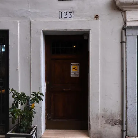 شقة Modern Pied A Terre Near Piazza Navona روما